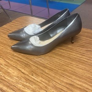 Kenneth Cole Kitten heeled pumps